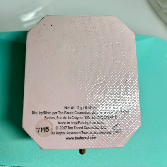 Too Faced Diamond Light Highlighter - Picture 3 of 3